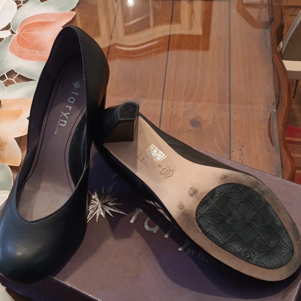 Taryn Rose Classic Black Heels, Steppin Out Shoes, Business, casual,vintage - Picture 3 of 7